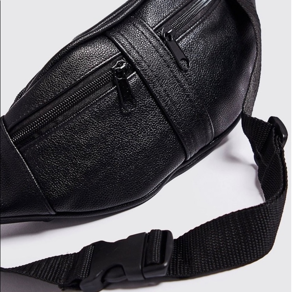 New! Fanny Pack🖤
